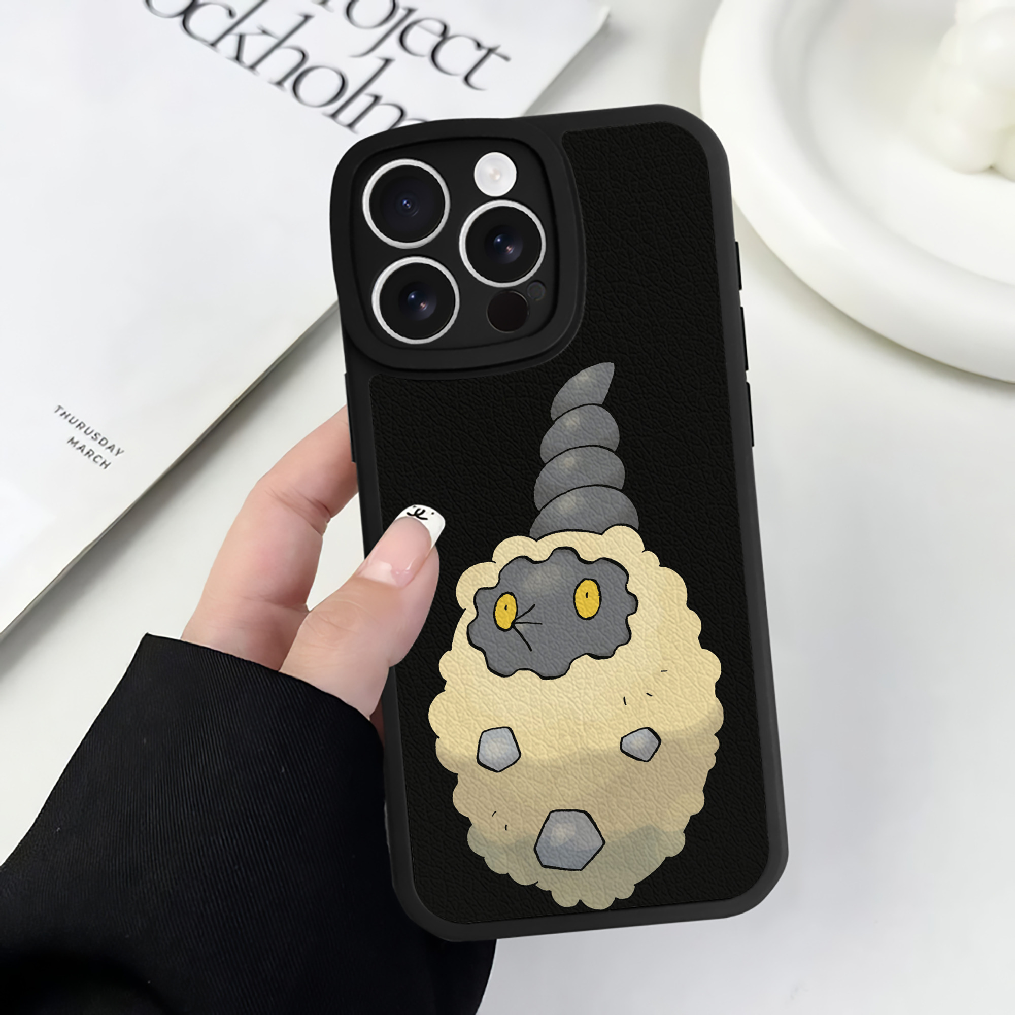 （画像用） ポケットモンスター Pokémon 【iPhone 16シリーズ対応】シリコンスマホケース（レザー調） 材質：シリコン